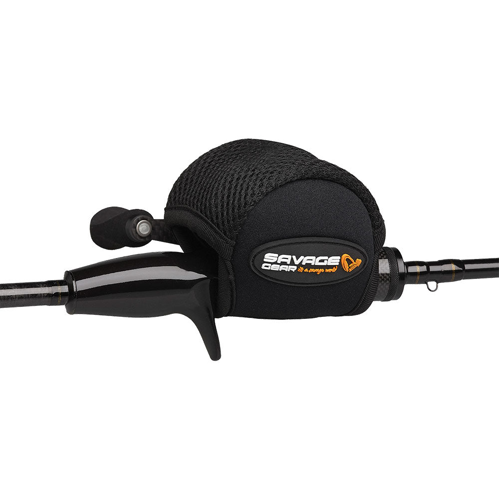 Savage Gear Neoprene Baitcaster Reel Cover bij snoekenbaars.nl