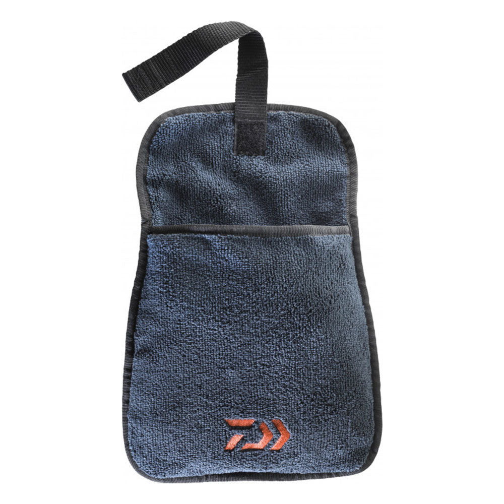 Daiwa D'Towel handdoek / 30 x 20 cm bij snoekenbaars.nl